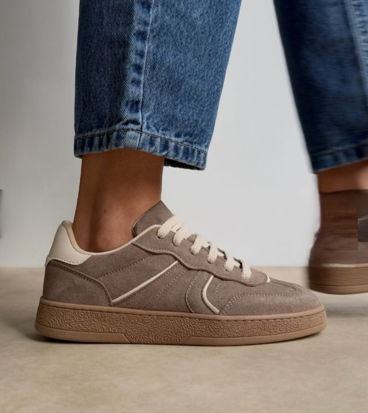 Casual Greige Sneakers - Warm Tones