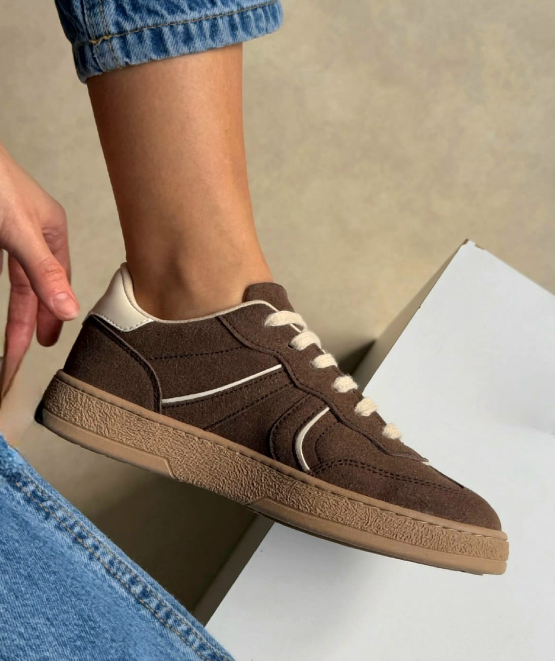 Casual Brown Sneakers - Warm Tones