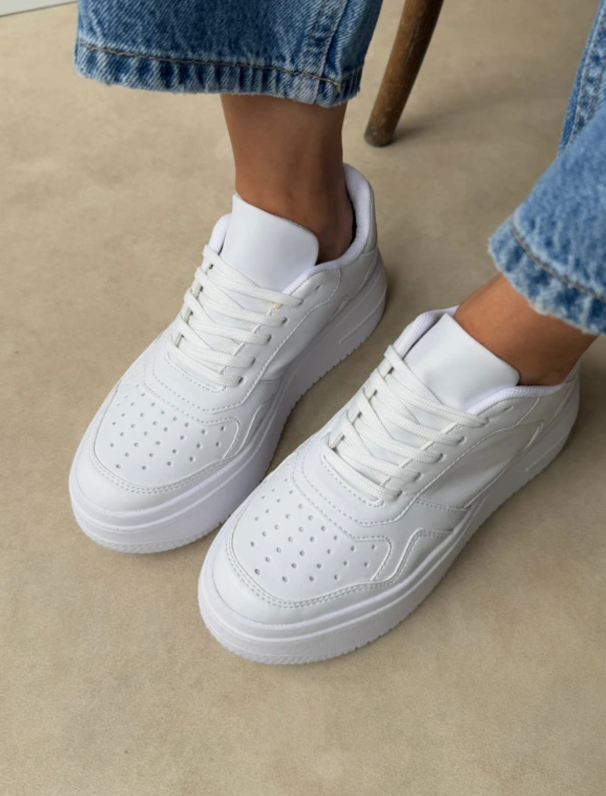 White basic sneakers